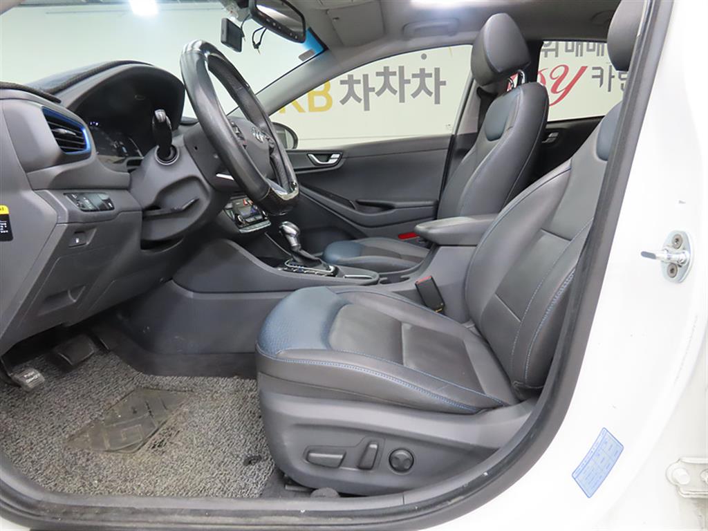 HYUNDAI Ioniq - Vista 5