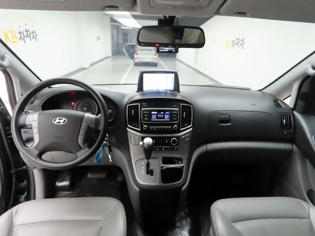 HYUNDAI Starex - Vista 8