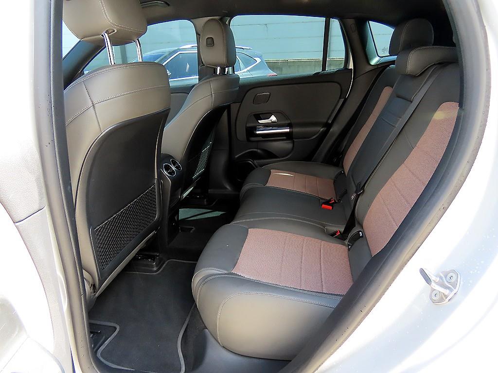 Mercedes Benz EQA - Vista 6