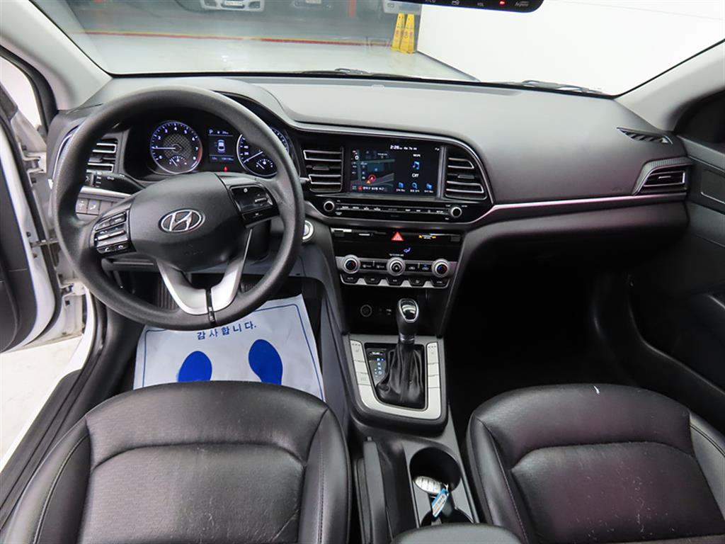 HYUNDAI Avante - Vista 7