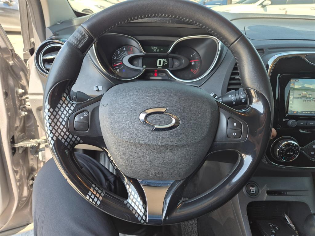 SAMSUNG QM3 - Vista 9