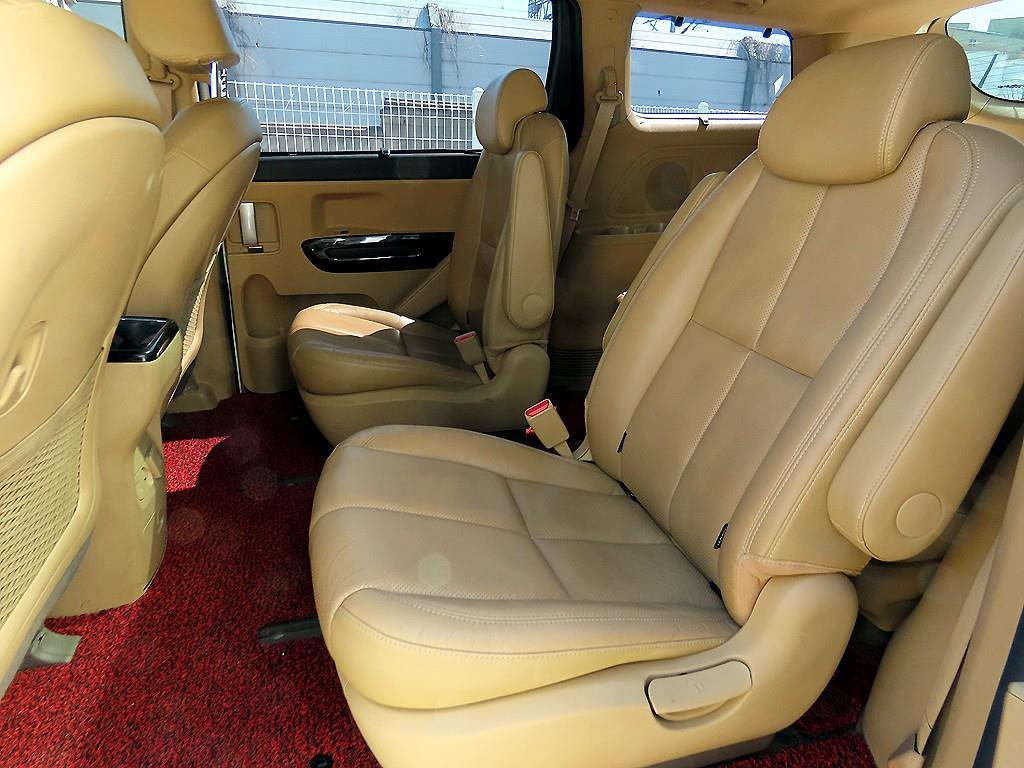 KIA Carnival - Vista 6