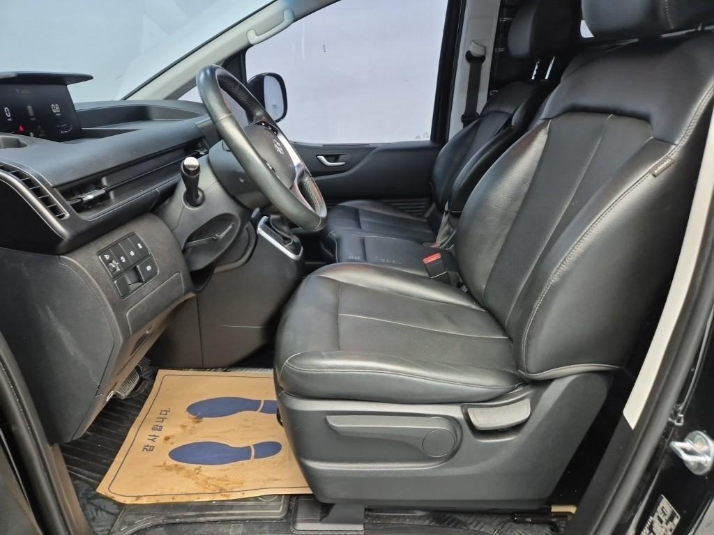 HYUNDAI Staria - Vista 11