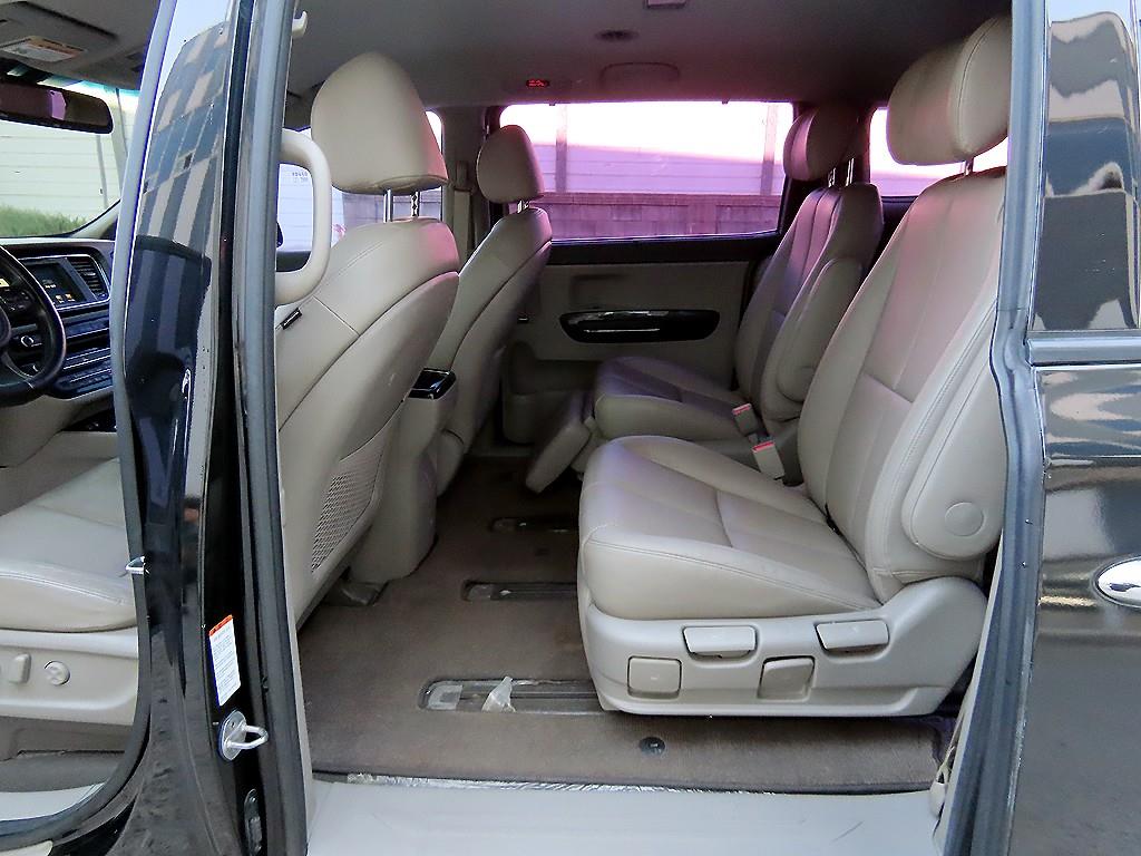 KIA Carnival - Vista 6