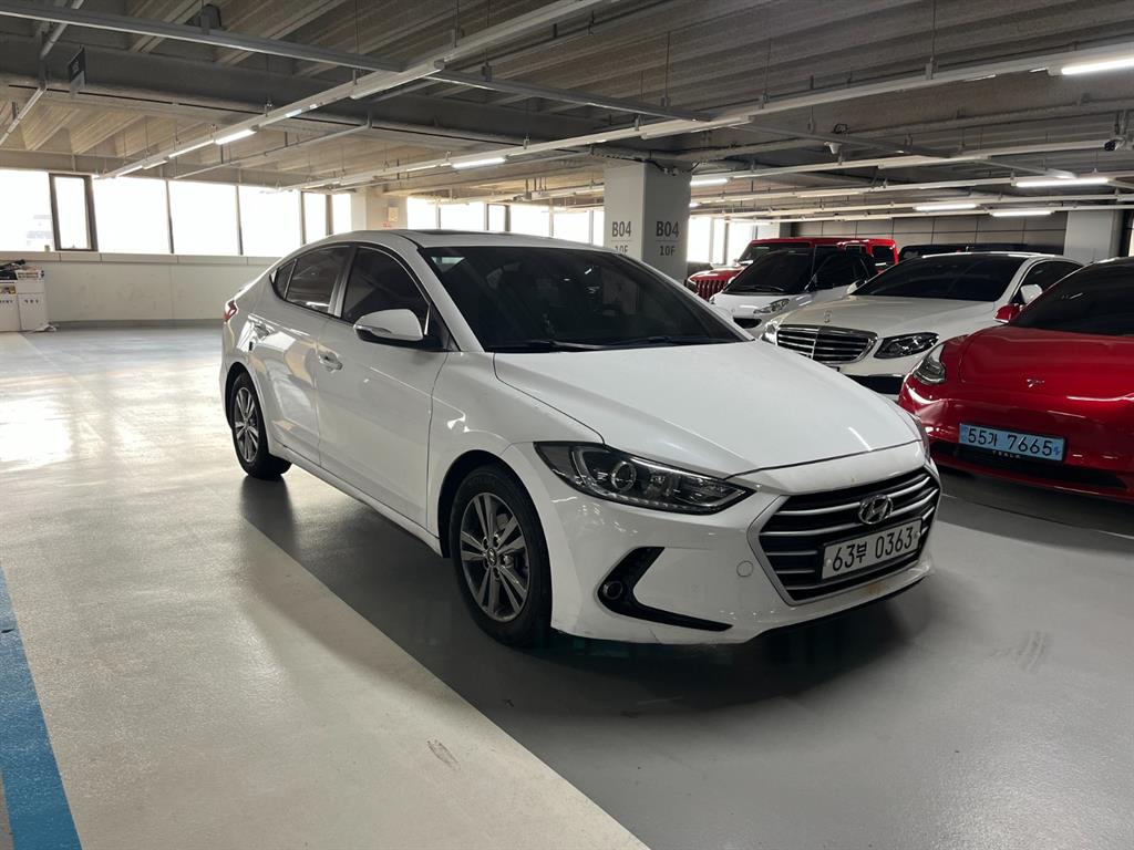 HYUNDAI Avante - Vista 2