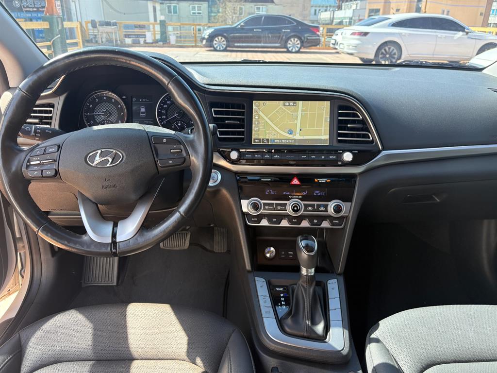 HYUNDAI Avante - Vista 5