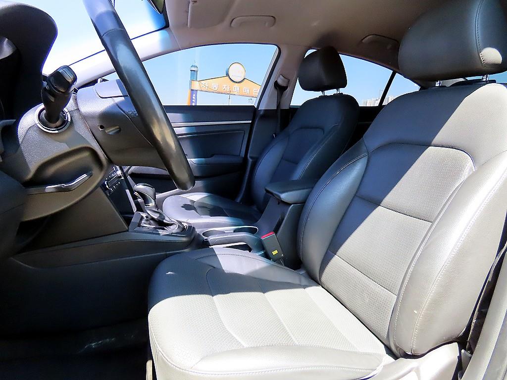 HYUNDAI Avante - Vista 5