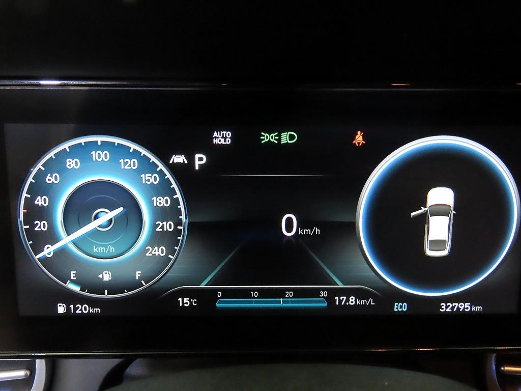 HYUNDAI Avante - Vista 9