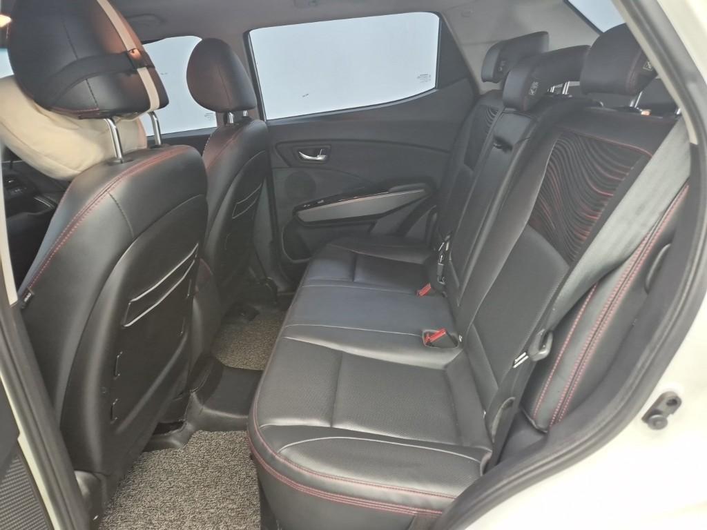 Ssangyong Tivoli - Vista 12