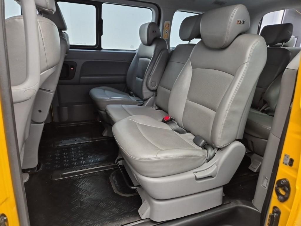 HYUNDAI Starex - Vista 12