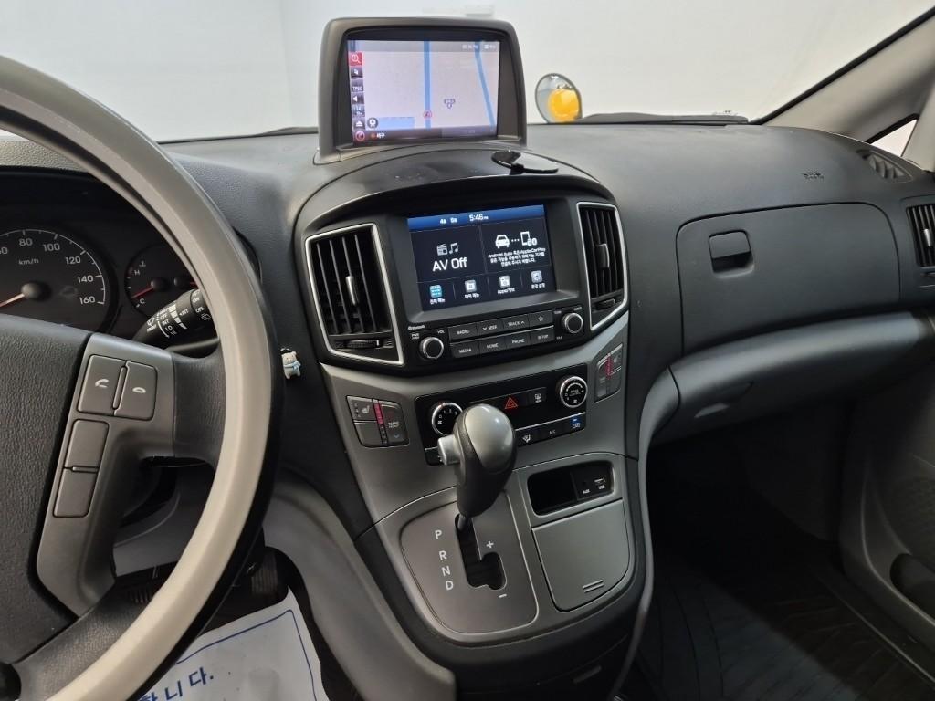 HYUNDAI Starex - Vista 10