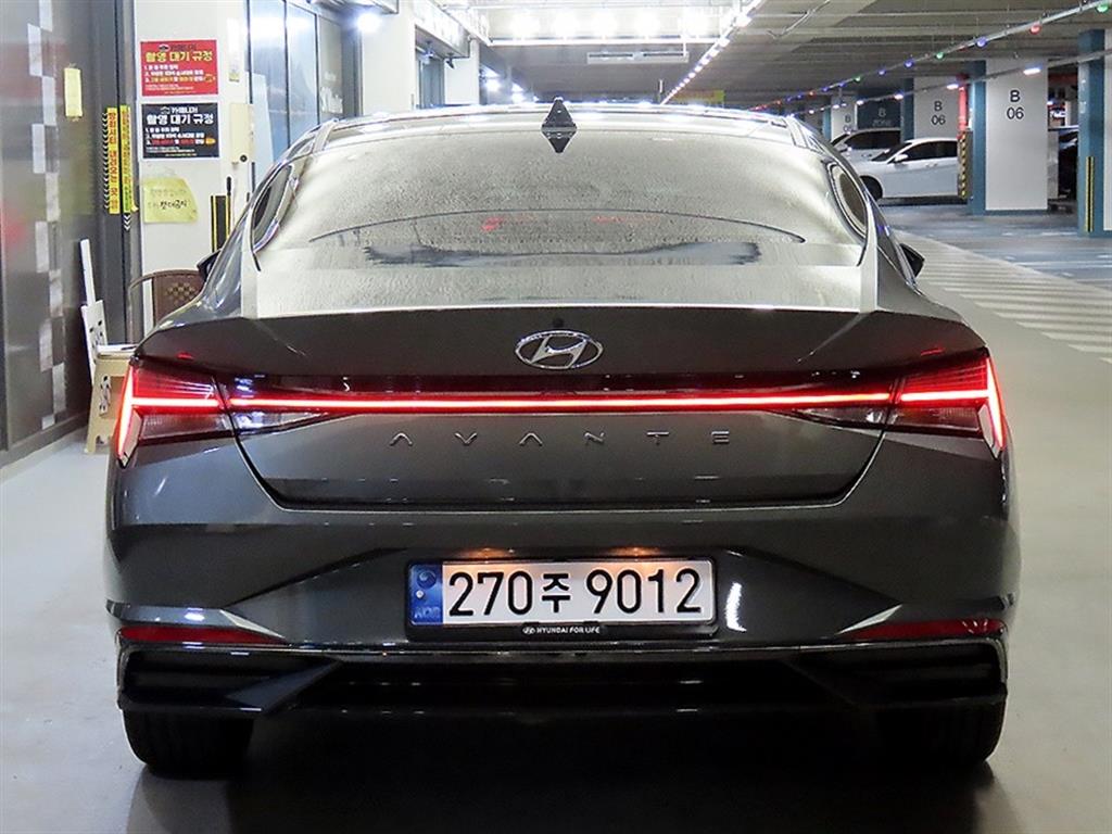 HYUNDAI Avante - Vista 5