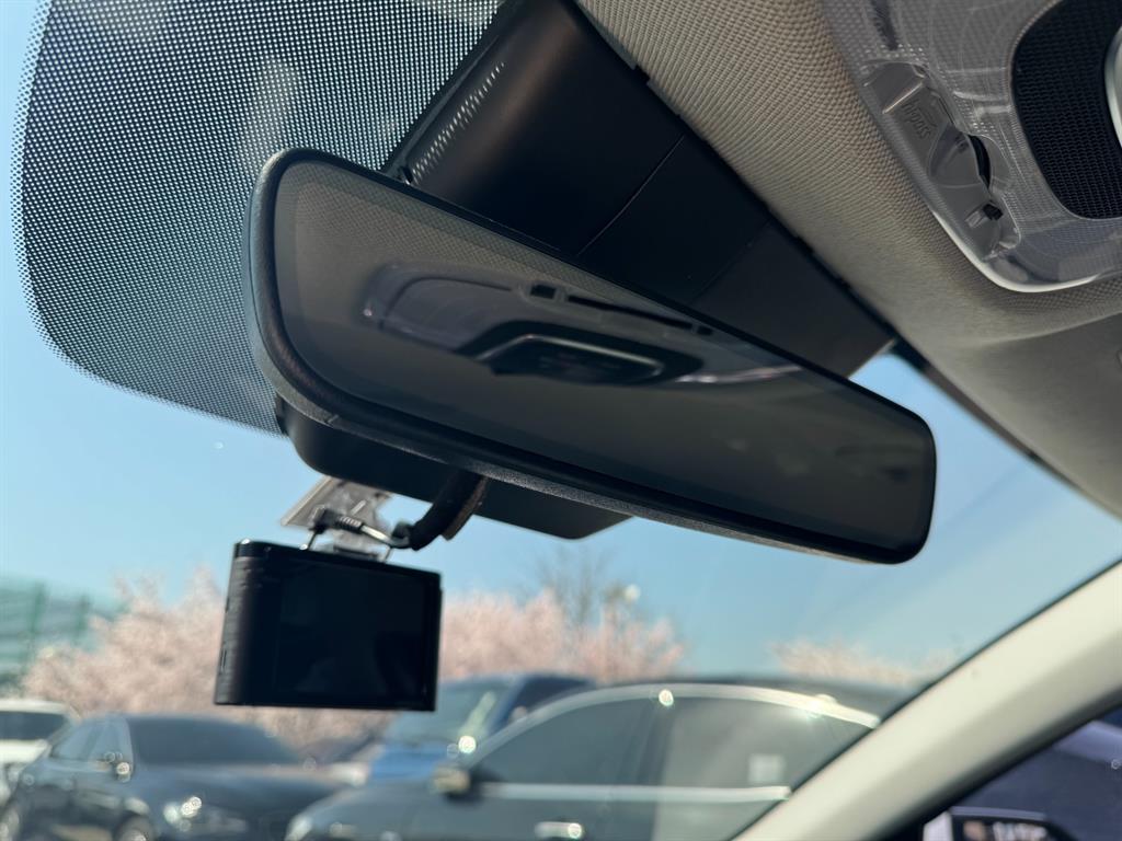 HYUNDAI Avante - Vista 10