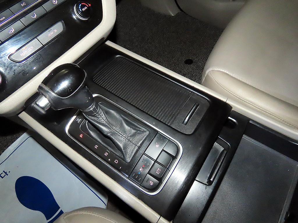 KIA Carnival - Vista 12