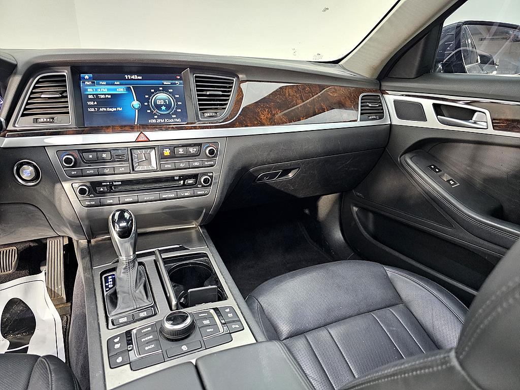 HYUNDAI Genesis - Vista 10