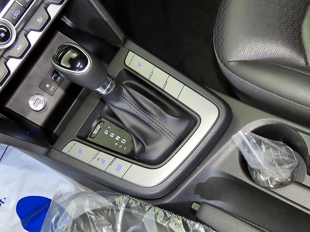 HYUNDAI Avante - Vista 12