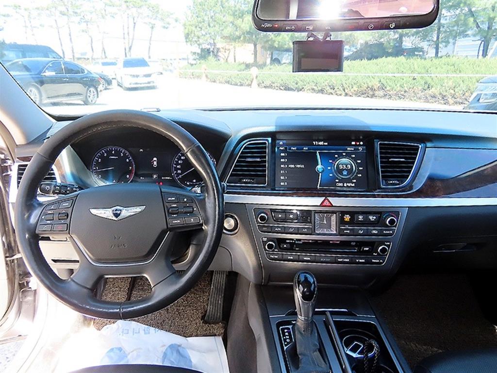 HYUNDAI Genesis - Vista 7