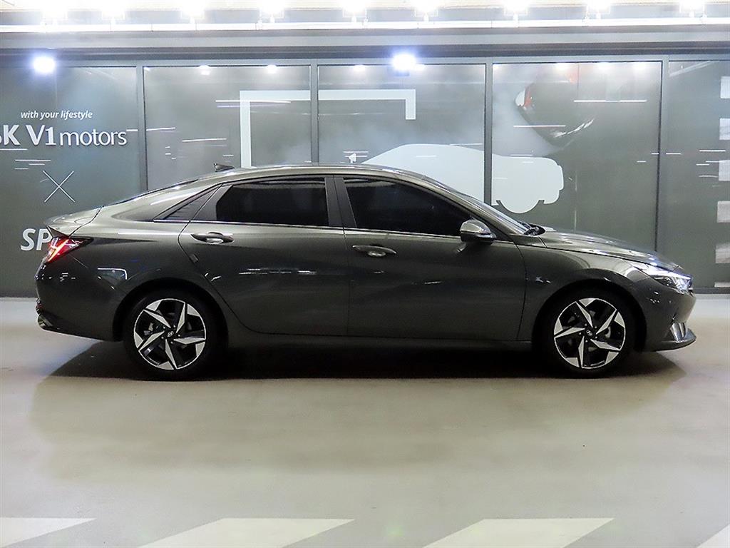 HYUNDAI Avante - Vista 3