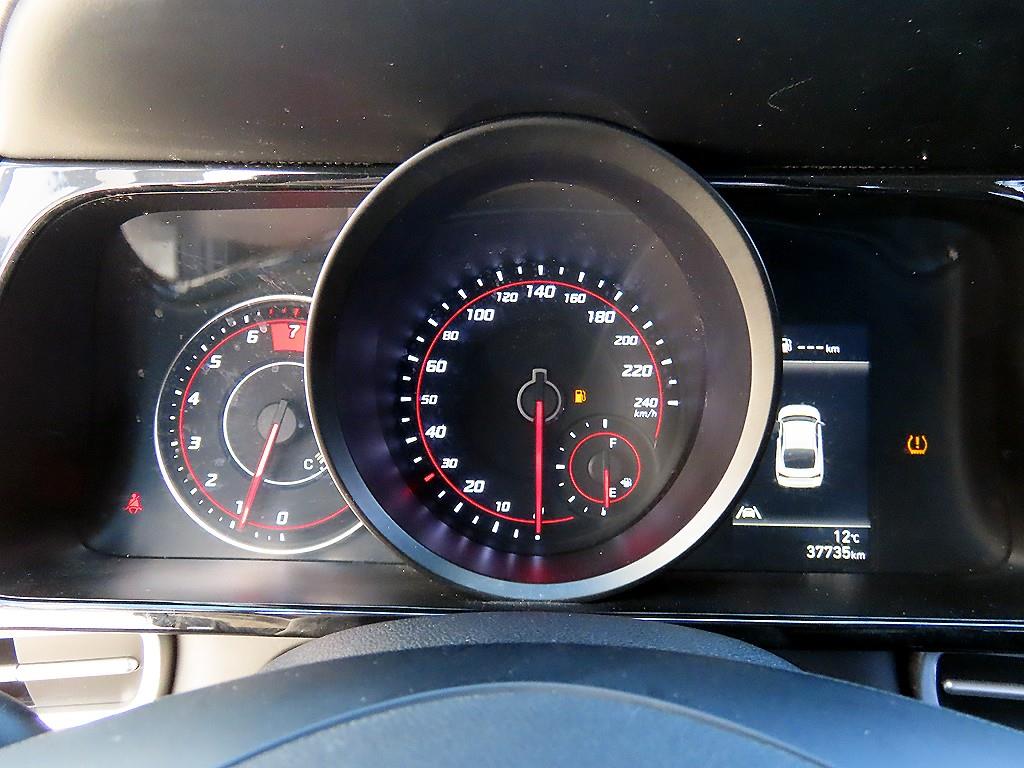 HYUNDAI Avante - Vista 9