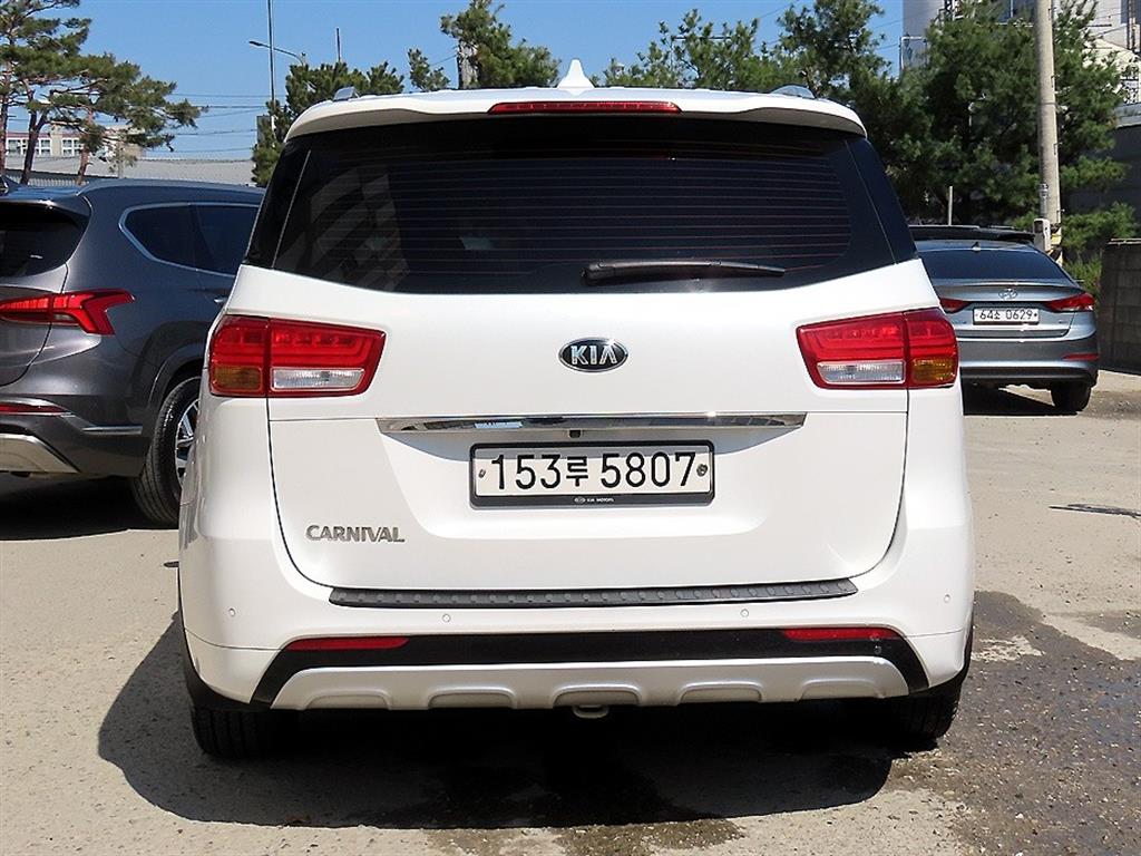 KIA Carnival - Vista 4