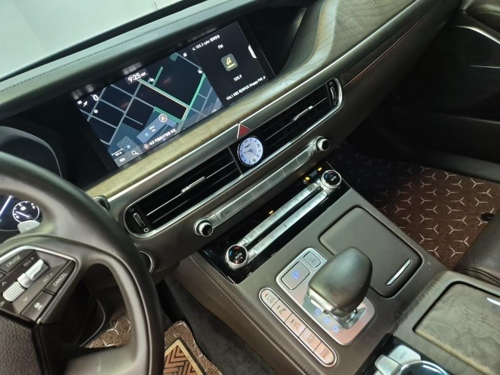 Genesis G90 - Vista 10