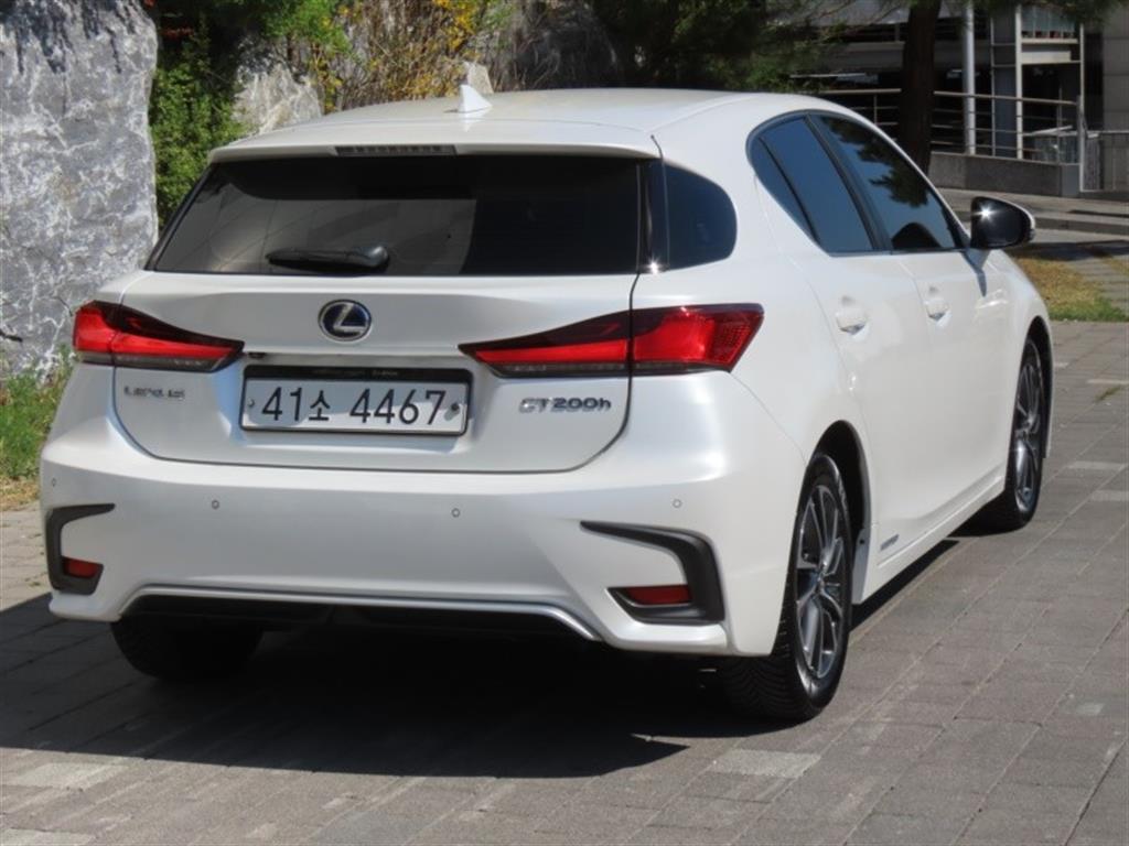 Lexus CT - Vista 5
