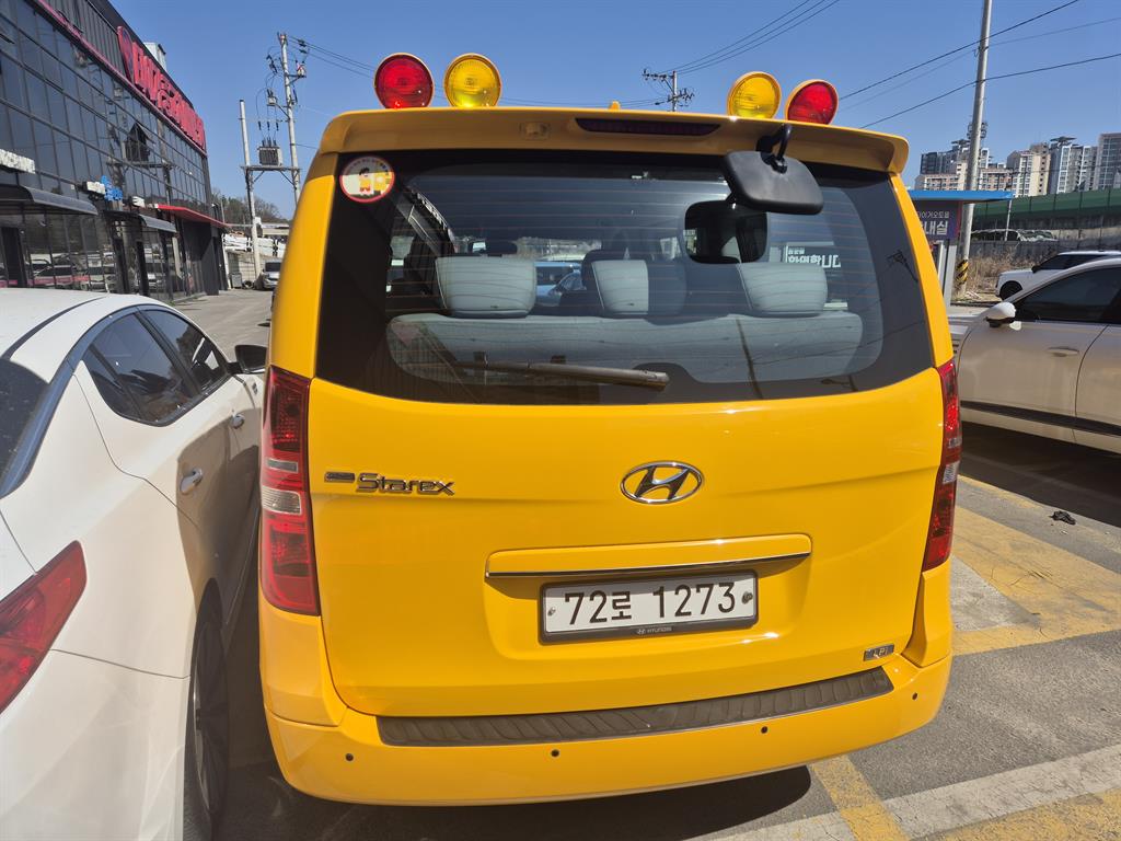 HYUNDAI Starex - Vista 3