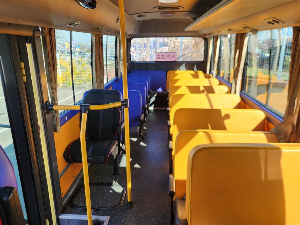 medium and large bus Hyundai bus 2016 Amarillo - Importación desde Corea - HF Imports Iquique - Foto 16