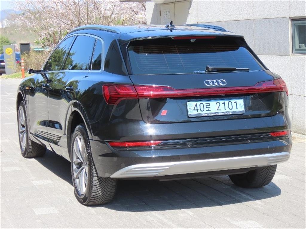 Audi e-Tron - Vista 7