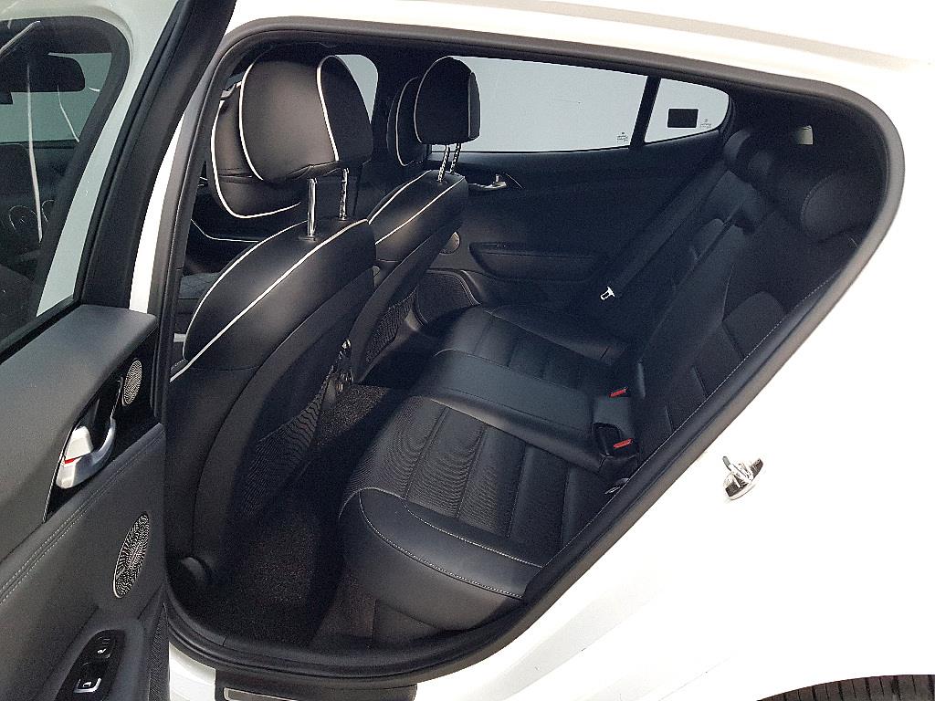 KIA Stinger - Vista 9