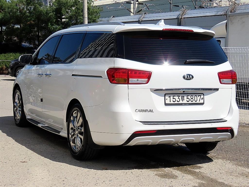 KIA Carnival - Vista 3