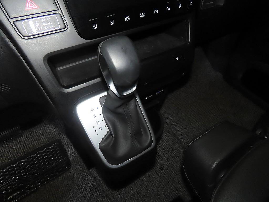 HYUNDAI Staria - Vista 12