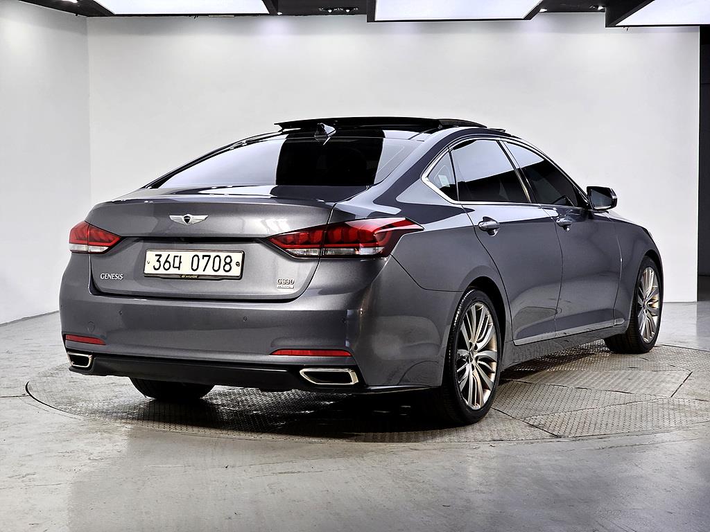 HYUNDAI Genesis - Vista 4