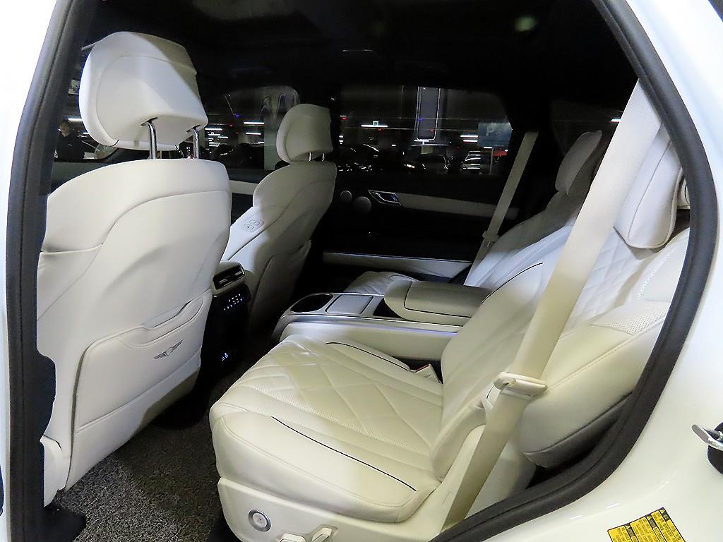 Genesis GV80 - Vista 7