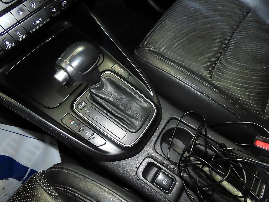 KIA Carens - Vista 12