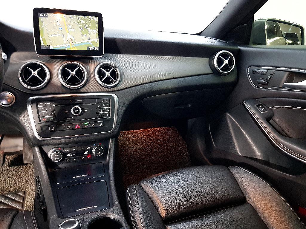 Mercedes Benz CLA Class - Vista 10