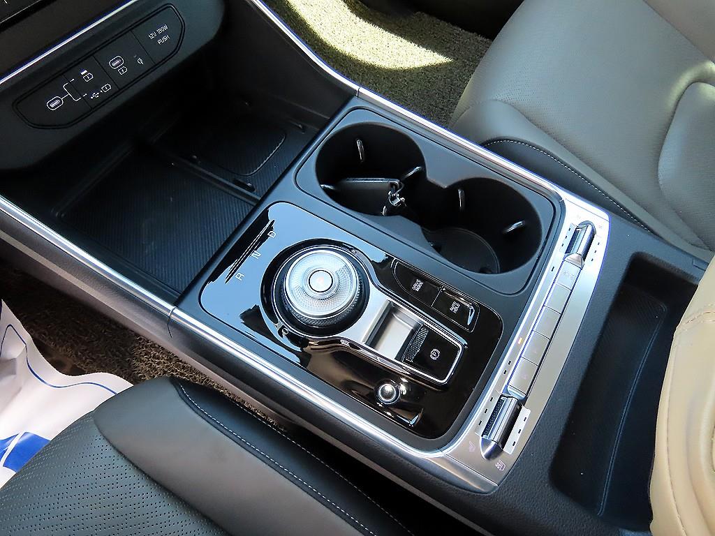 KIA Carnival - Vista 12