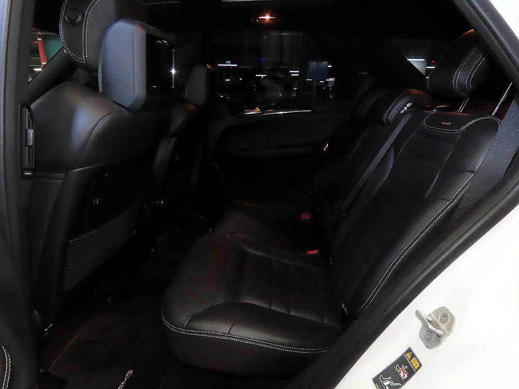 Mercedes Benz GLE Class - Vista 7