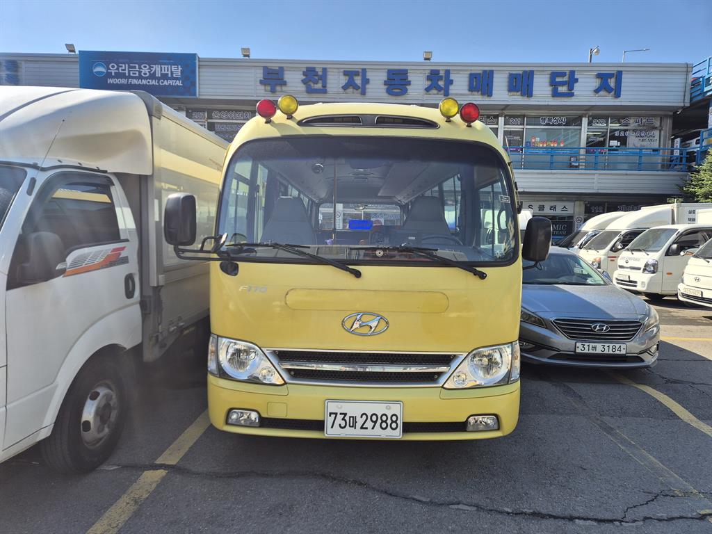 medium and large bus Hyundai bus 2017 Amarillo - Importación desde Corea - HF Imports Iquique - Foto 1