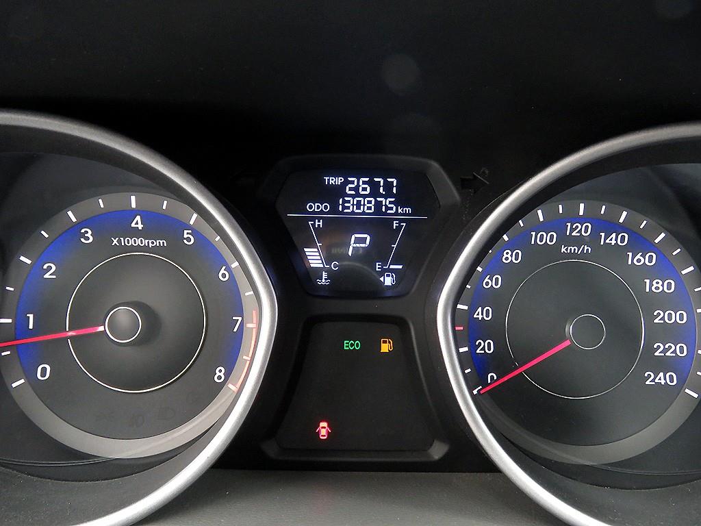 HYUNDAI Avante - Vista 12