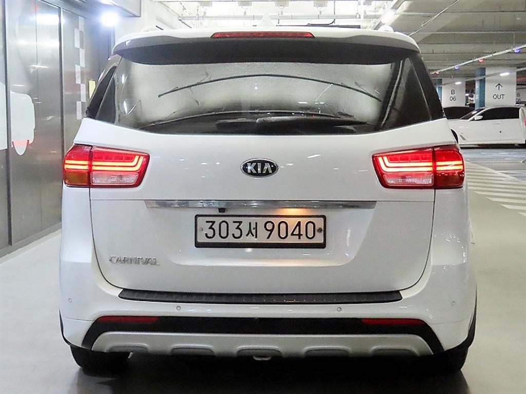 KIA Carnival - Vista 5