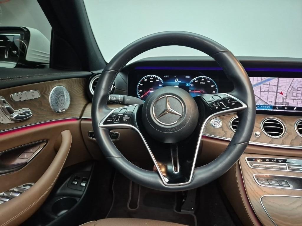 Mercedes Benz E class - Vista 9