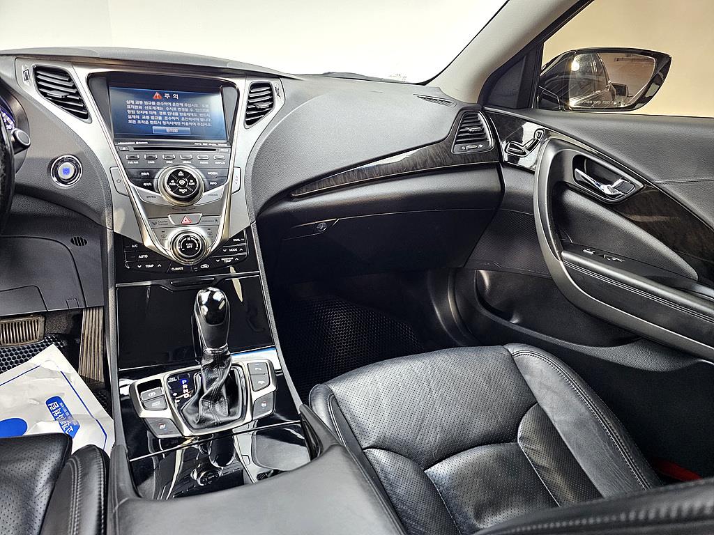 HYUNDAI Grandeur - Vista 10