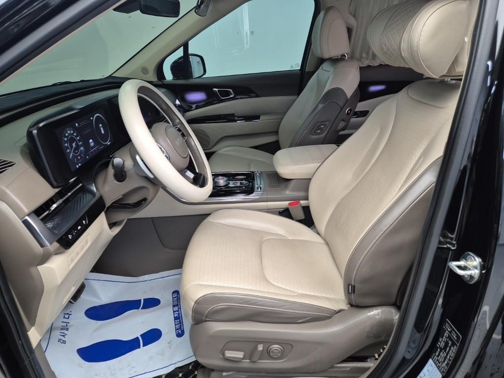 KIA Carnival - Vista 11