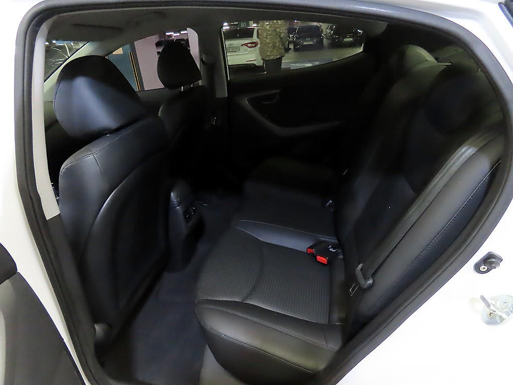 HYUNDAI Avante - Vista 7