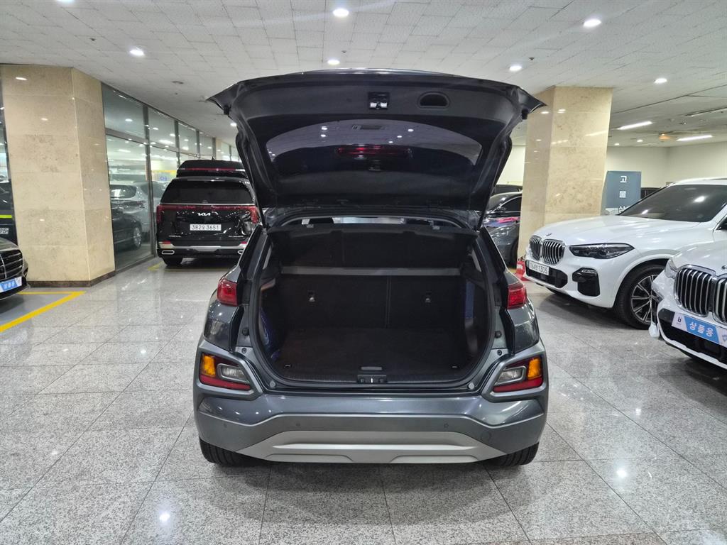 HYUNDAI Kona - Vista 5