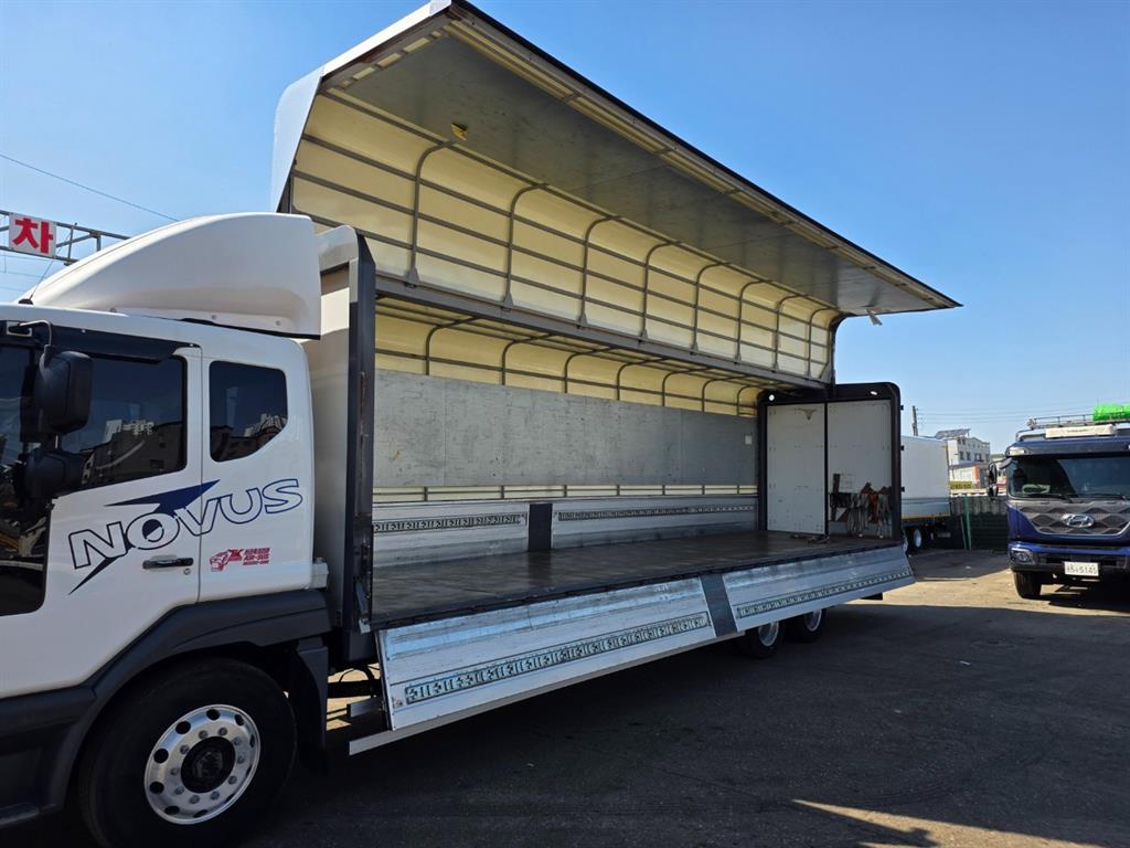 medium and large cargo truck - Vista 8