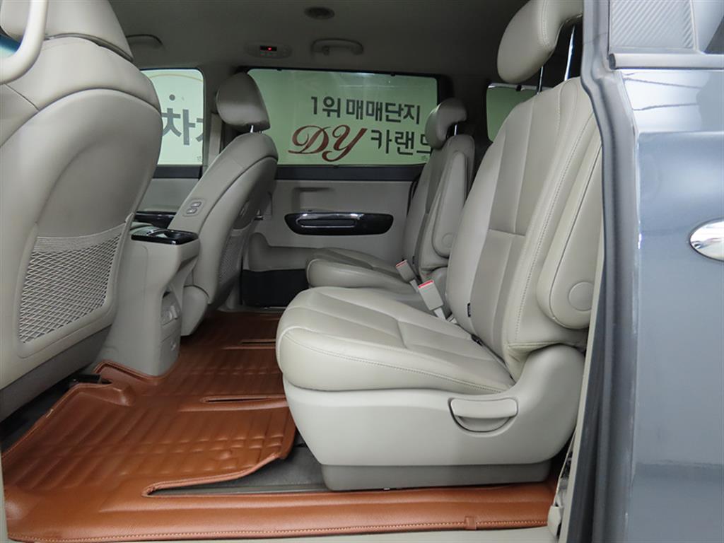 KIA Carnival - Vista 6