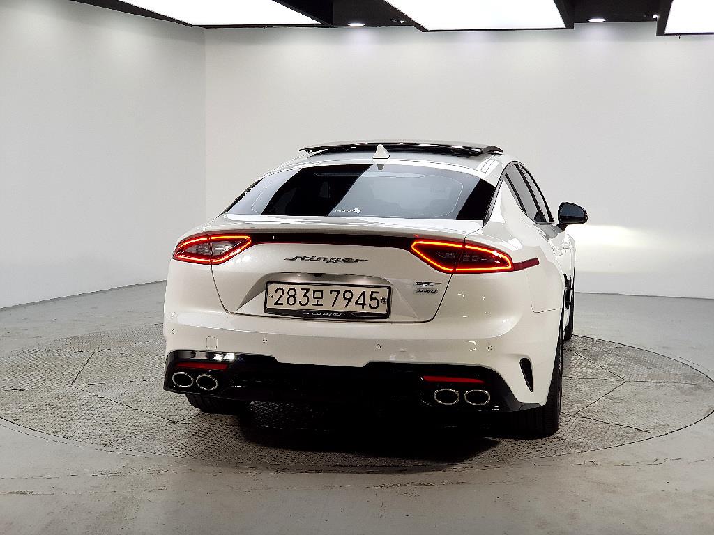 KIA Stinger - Vista 4