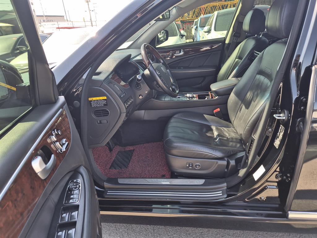 HYUNDAI Equus - Vista 10